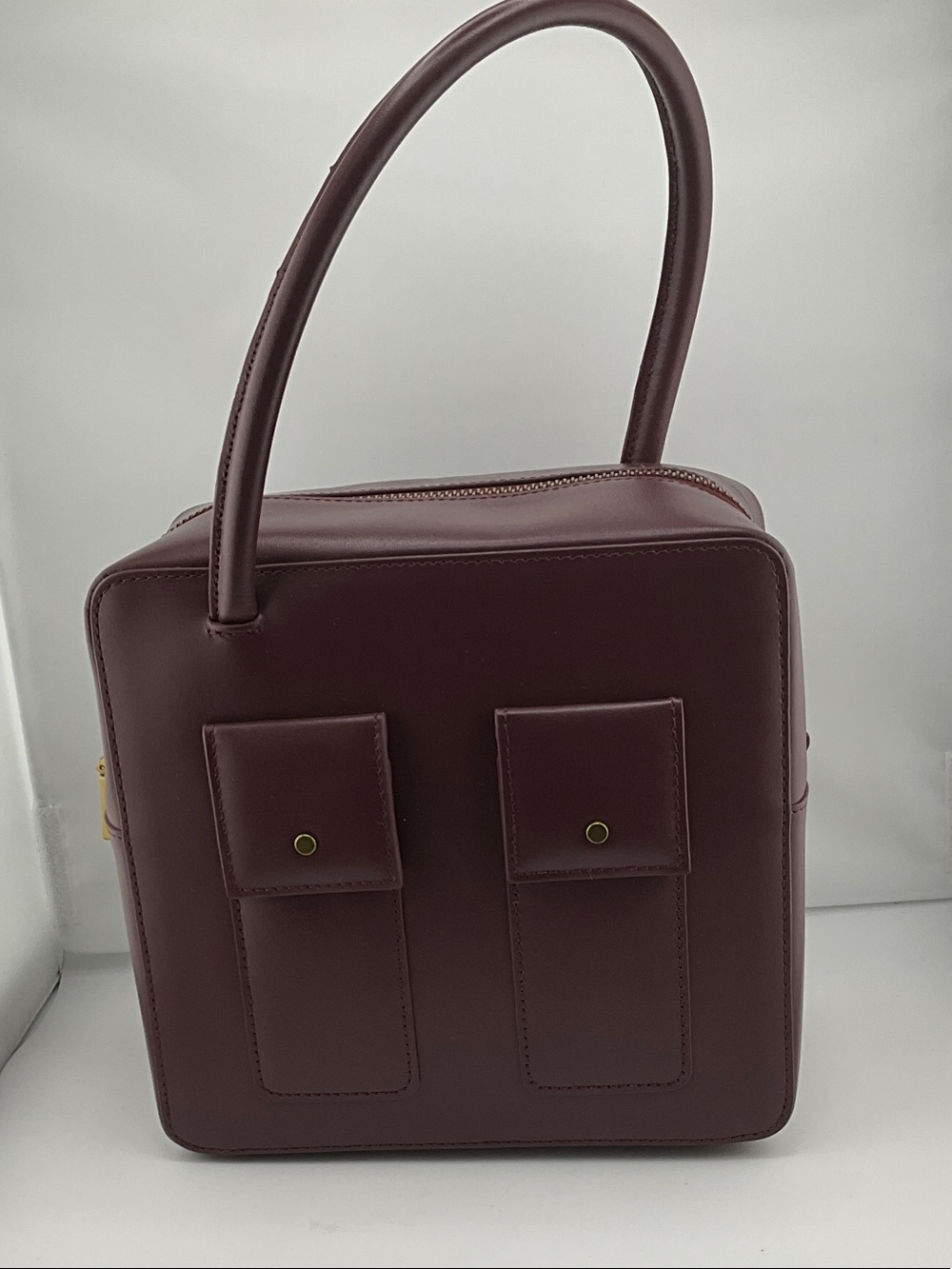 #R44 BNIB Paris Yin’s Lore Lay Burgundy Leather Handbag with Gold Chain